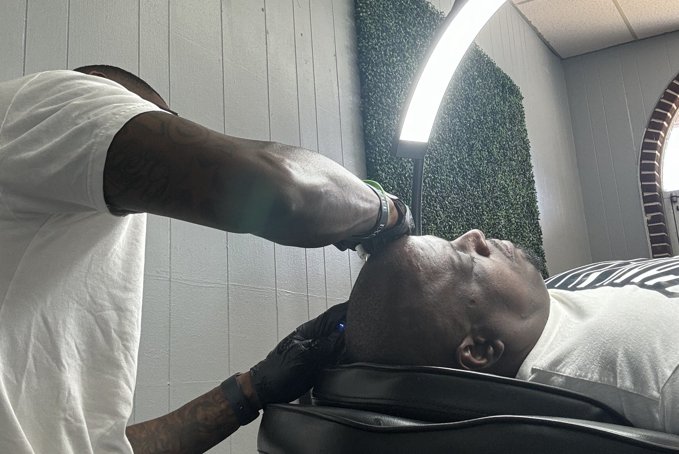 DC Kutz Salon & Barbershop — the shop